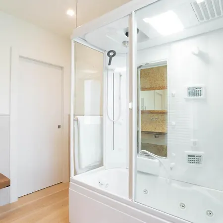 Little House לינה וארוחת בוקר